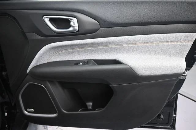 New 2026 Diamond Black Crystal Pearlcoat Jeep  image 21
