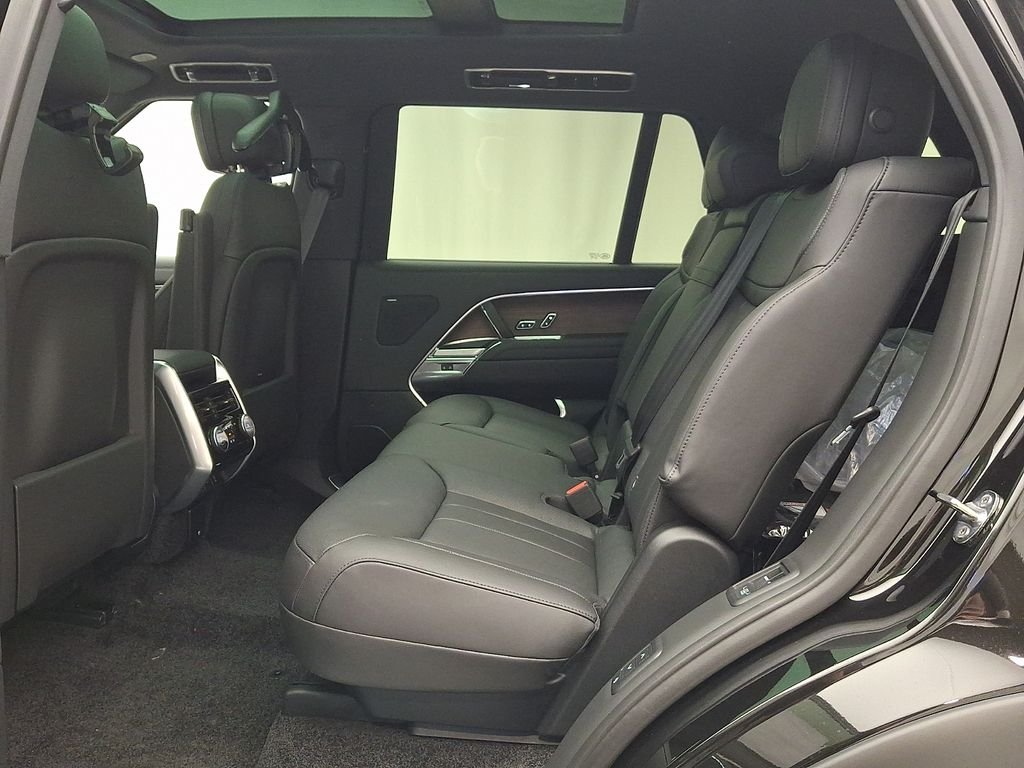 New 2026 Santorini Black Land Rover SE image 6