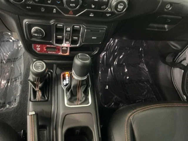 Used 2023 Silver Jeep Mojave image 19
