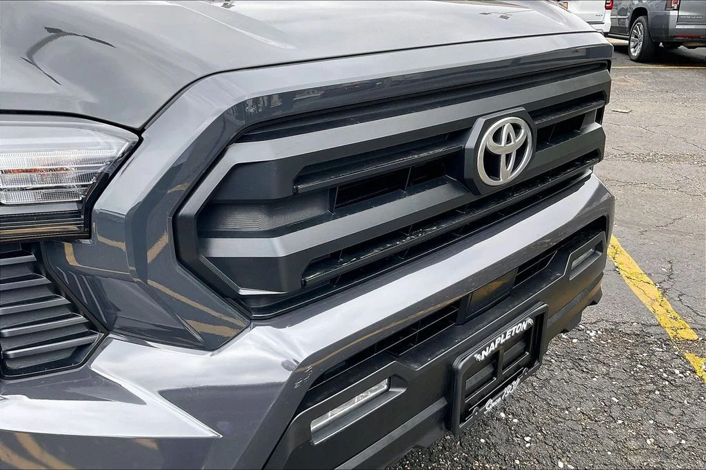 Used 2024  Toyota SR5 image 28