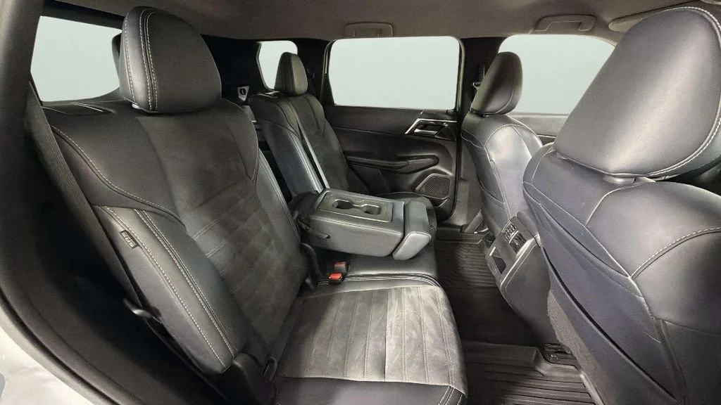 Used 2024 White Mitsubishi SE 2.5 2WD image 31