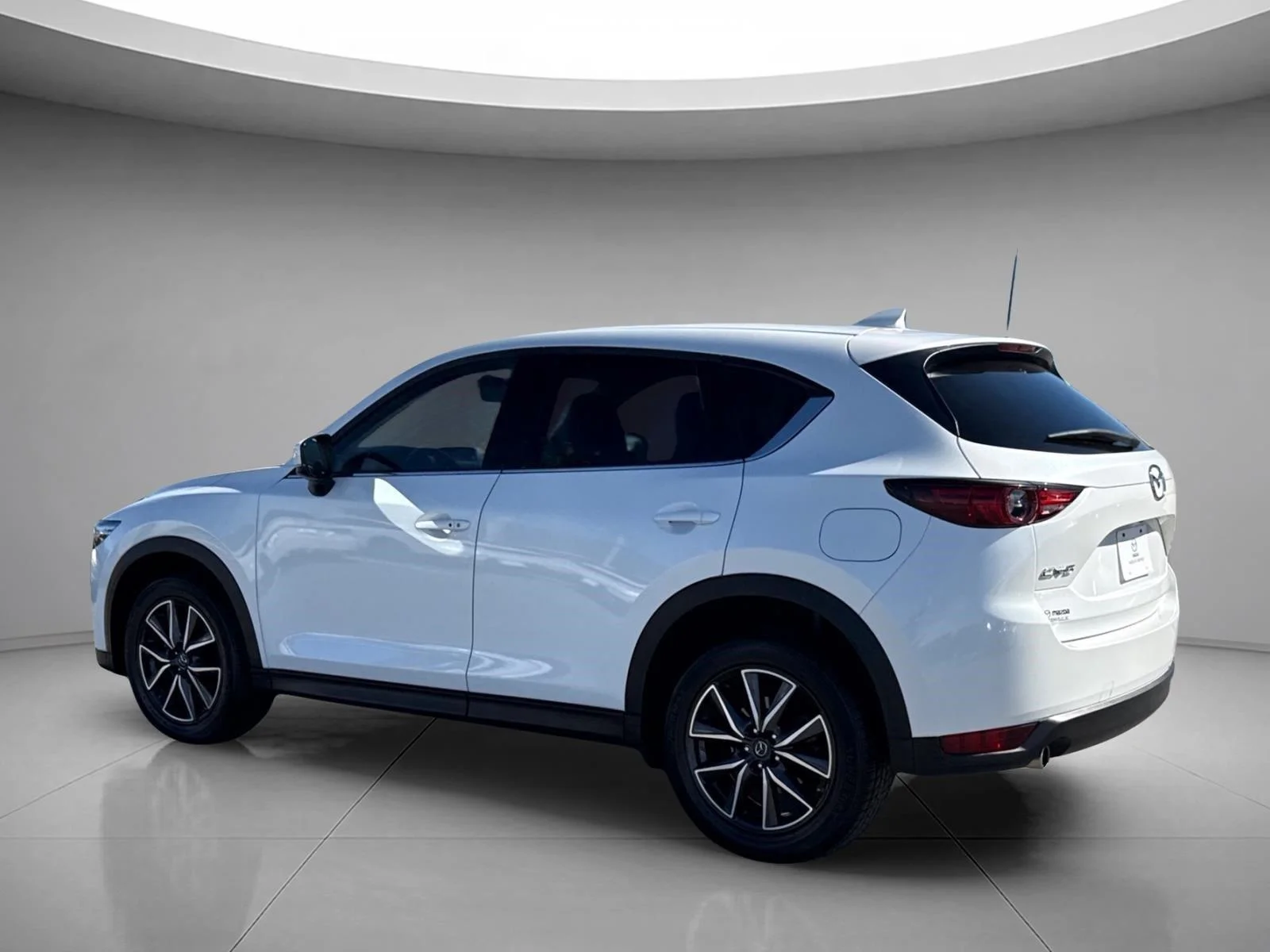 Used 2017 Snowflake White Pearl Mica Mazda Grand Touring image 3
