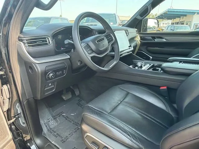 Used 2024 Diamond Black Crystal Pearlcoat Jeep Series III image 20