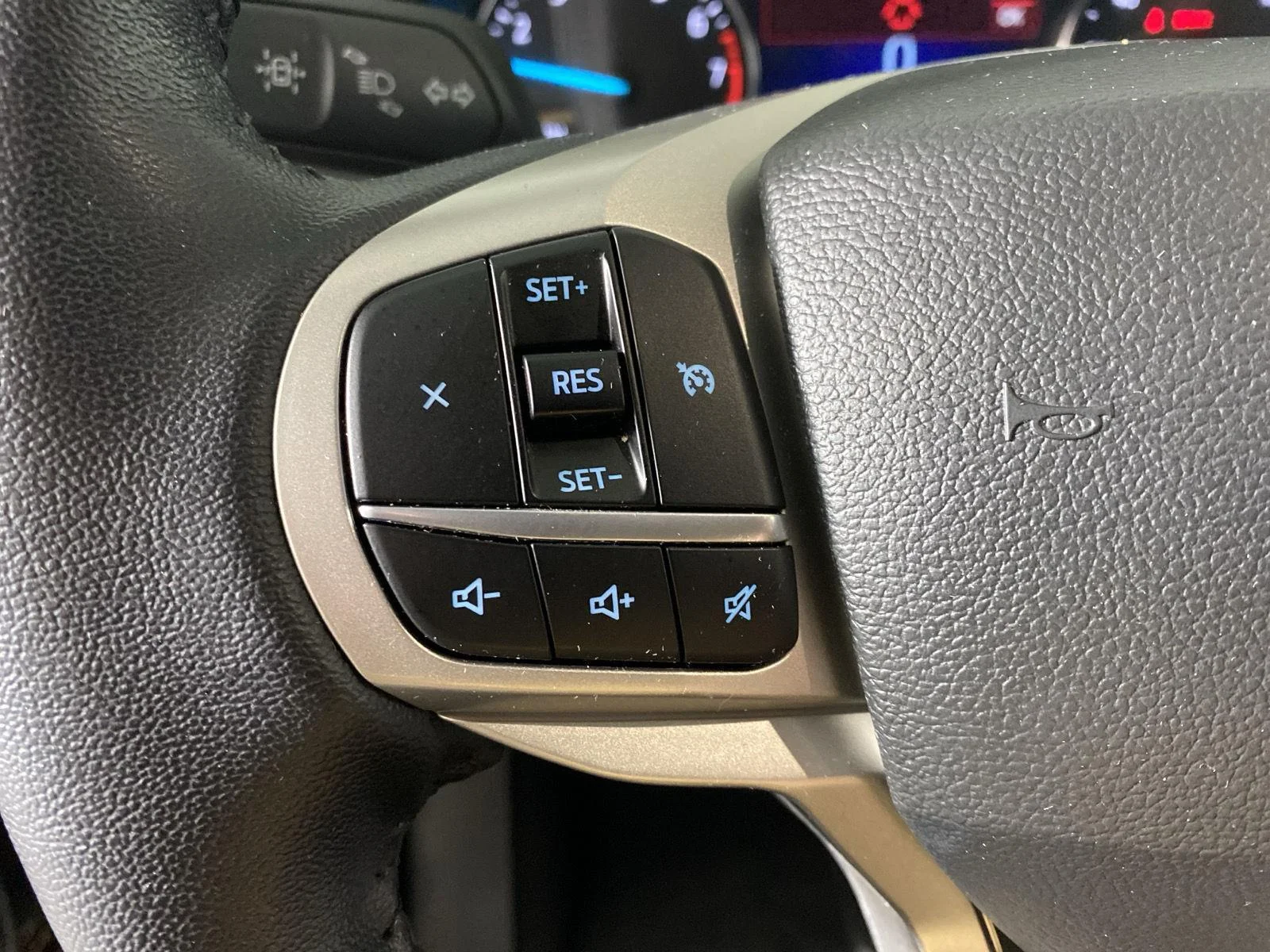 Used 2022 Jewel Red Ford XLT image 18