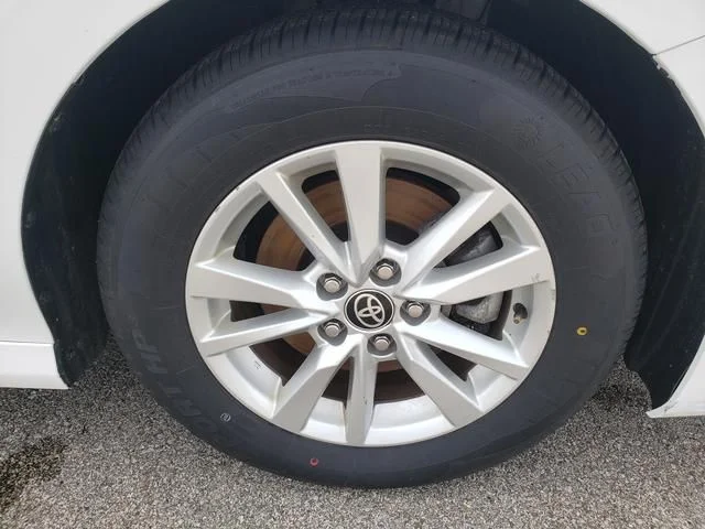 Used 2025 Ice Toyota LE image 27
