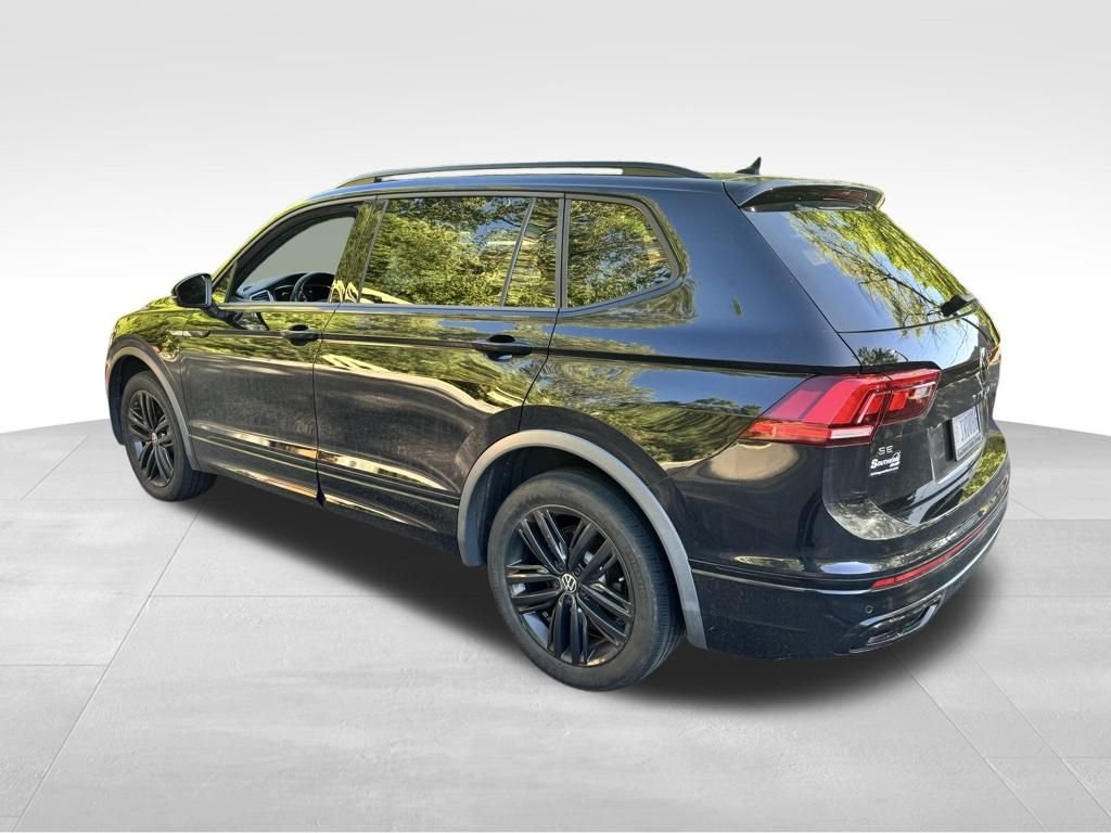 Used 2022 Black Volkswagen 2.0T SE R-Line Black image 3