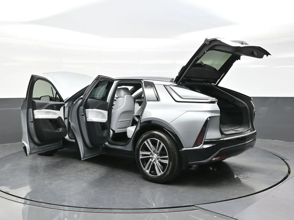 Used 2024 Silver Cadillac Luxury image 47