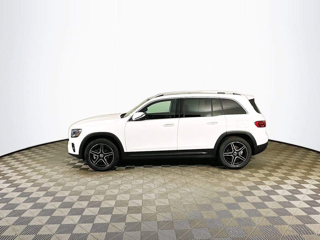 New 2026 Polar White Mercedes-Benz GLB 250 image 36