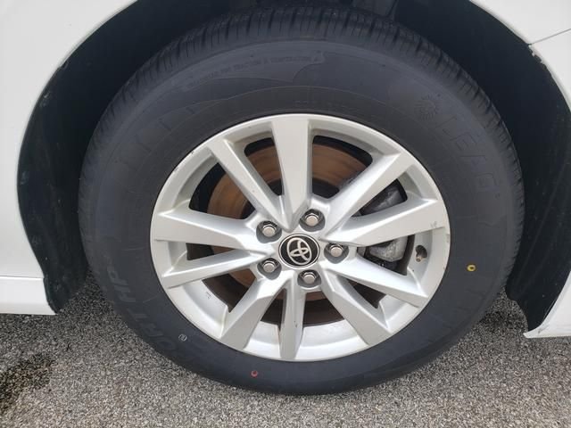 Used 2025 White Toyota LE image 27