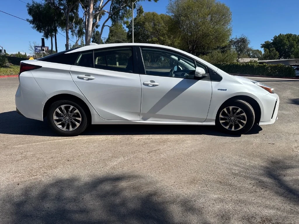 Used 2021 Beige Toyota XLE image 6