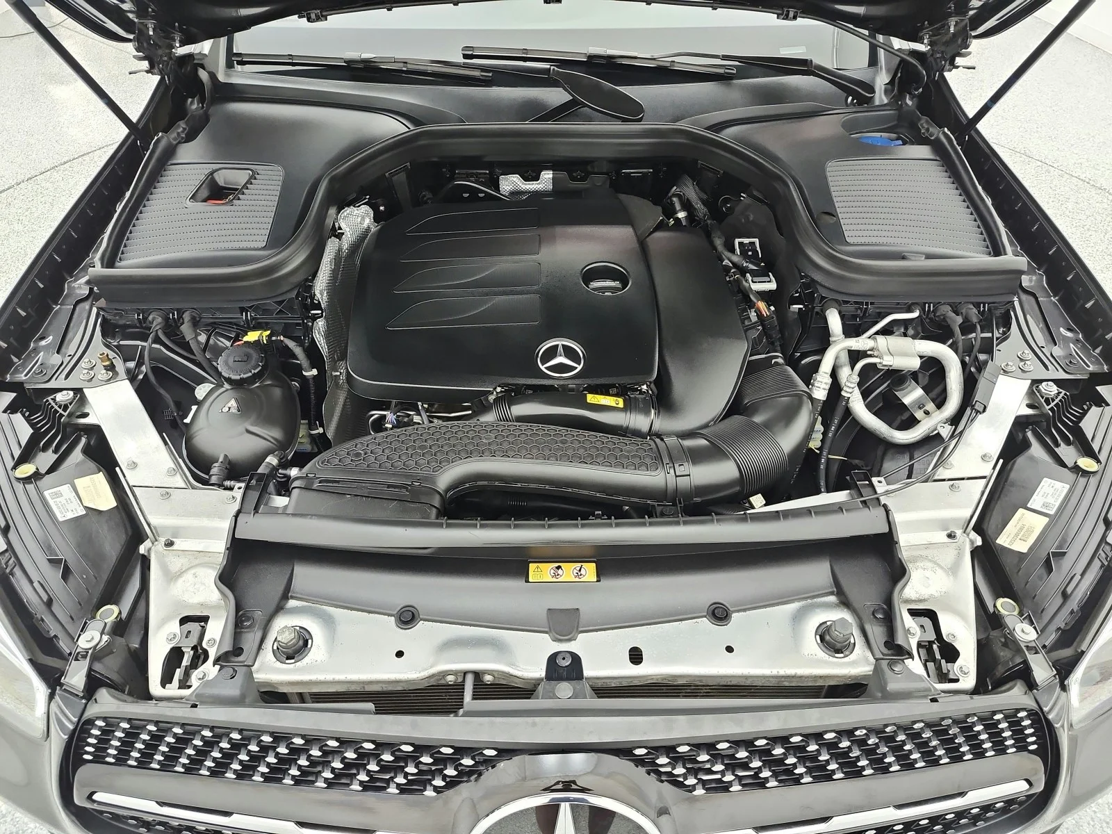 Used 2022 Graphite Grey Metallic Mercedes-Benz GLC 300 SUV image 16