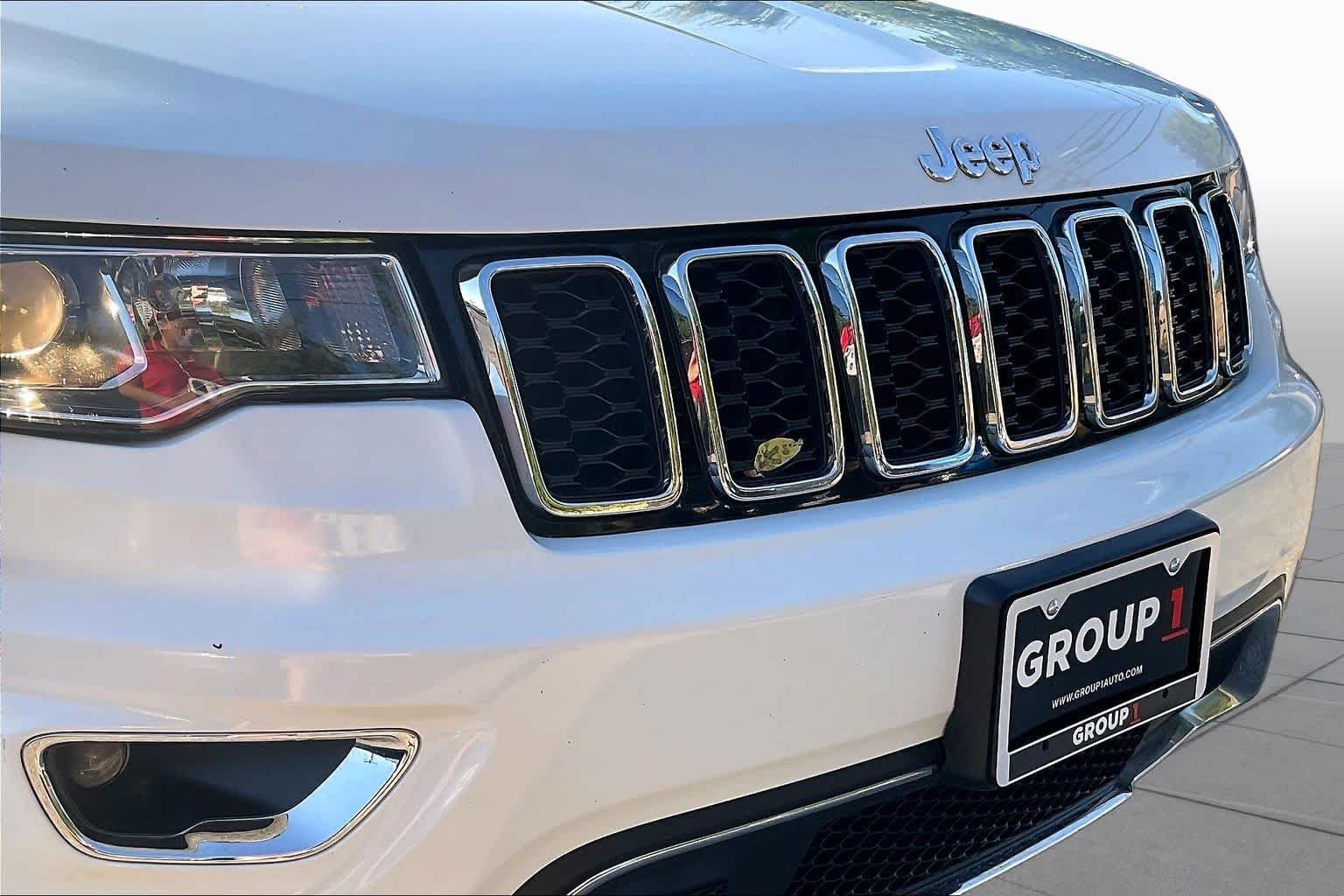 Used 2017 Bright White Clear Coat Jeep Limited image 27