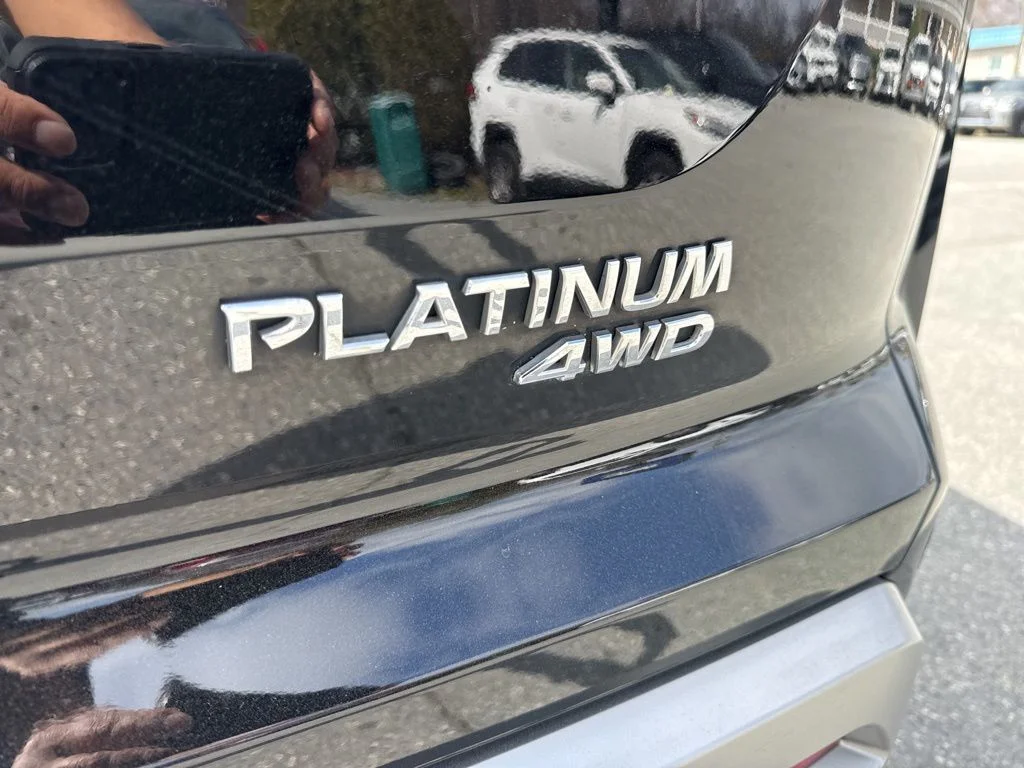 Used 2023 Black Nissan Platinum image 33