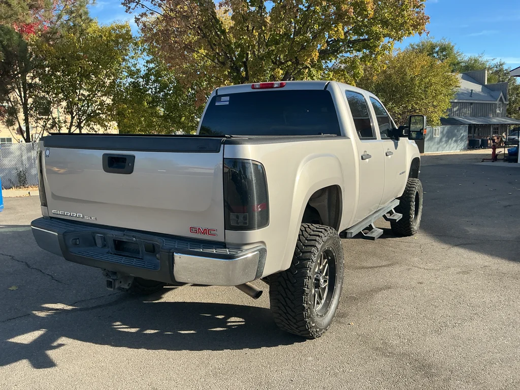 Used 2007 Silver Birch Metallic GMC SLE2 image 2