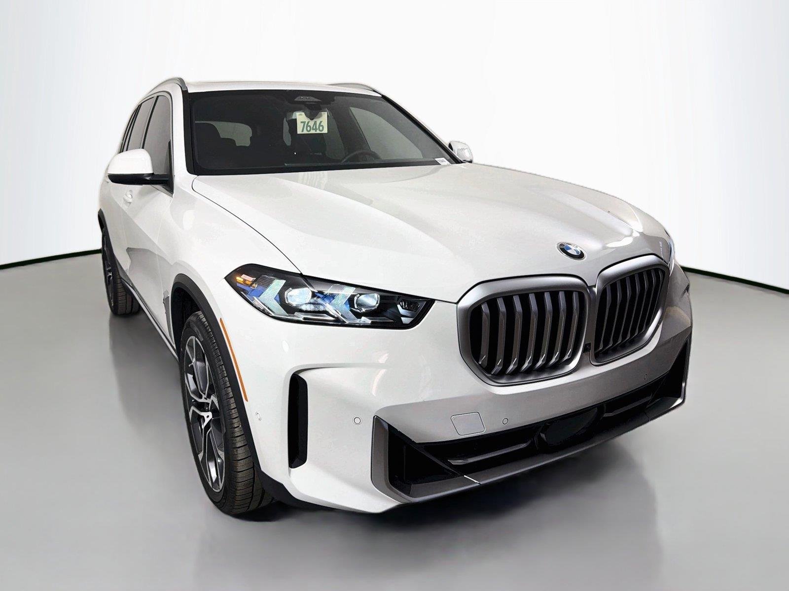 New 2026 Alpine White BMW sDrive40i image 3
