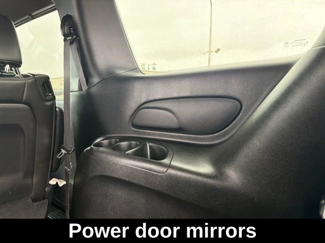 Used 2025 White Chrysler Select image 25