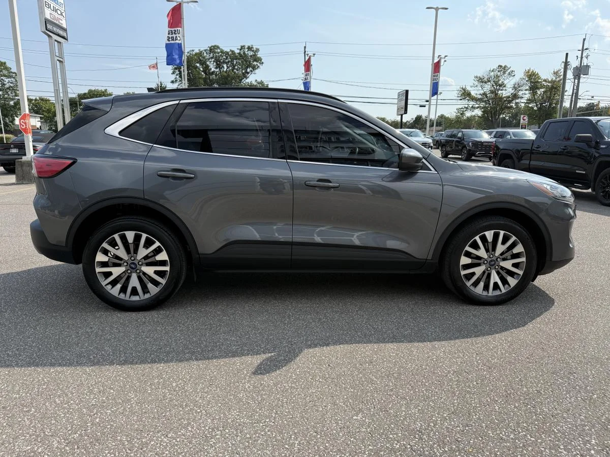 Used 2022 Grey Ford Titanium Awd image 6