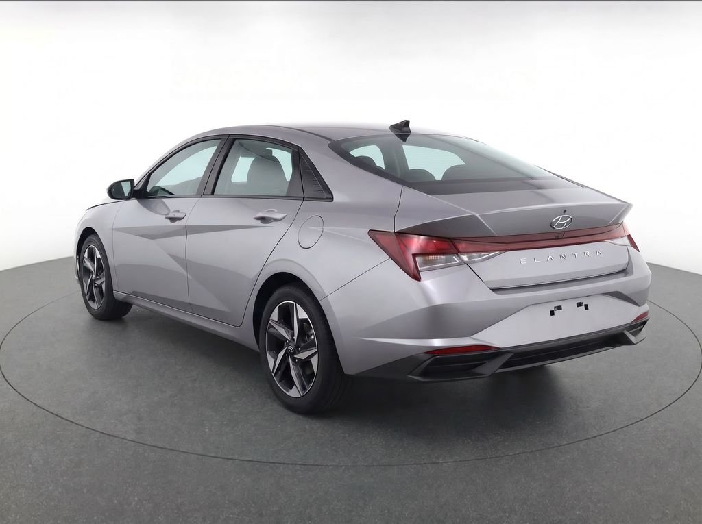 Used 2023 Silver Hyundai SEL image 3