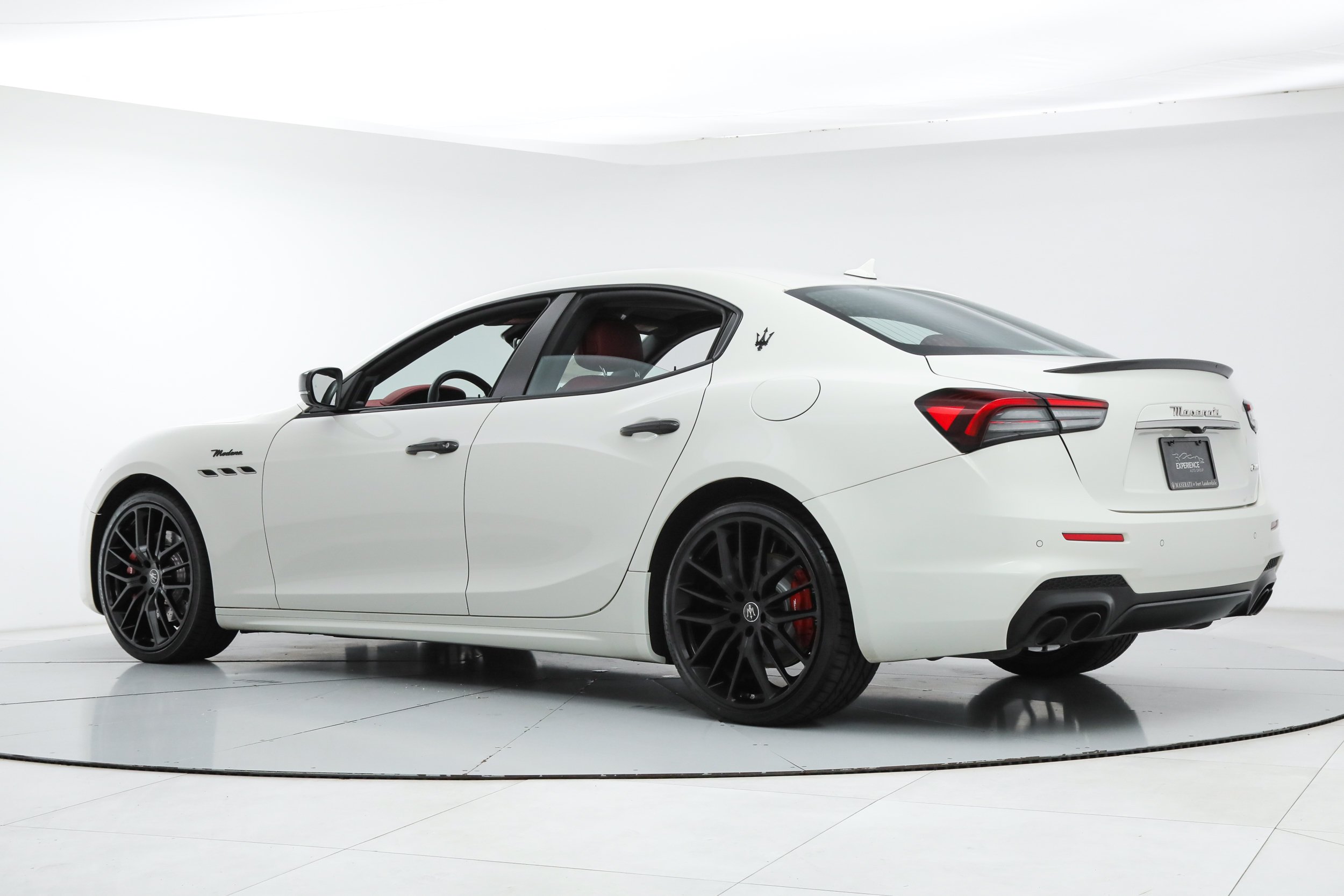 Used 2023 White Maserati Modena image 3