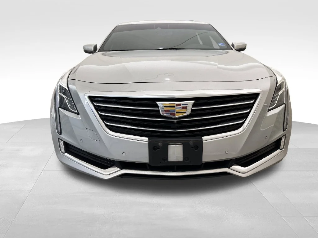 Used 2018 Silver Cadillac 3.6L Luxury image 9