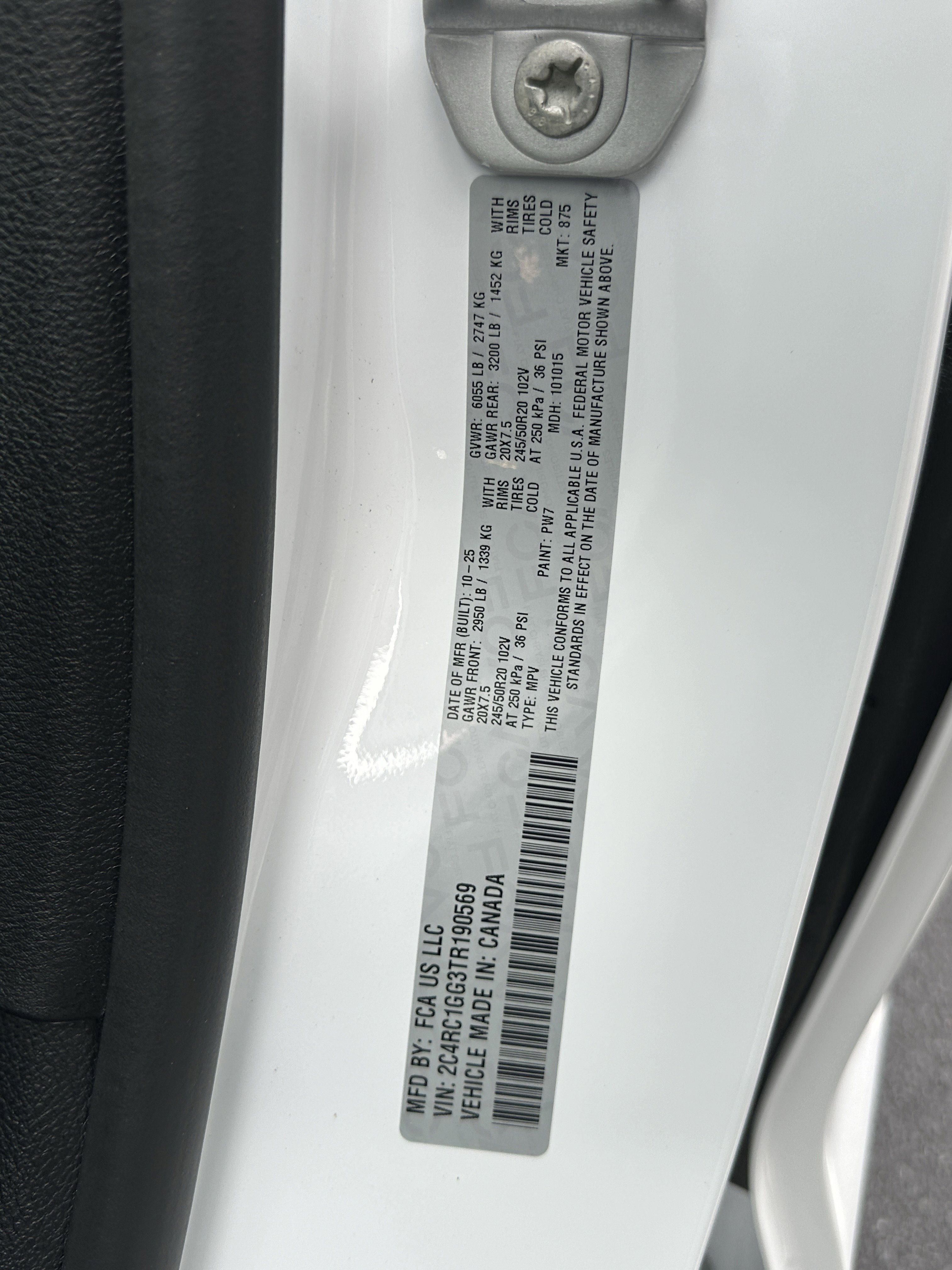 New 2026 Bright White Clear-Coat Exterior Paint Chrysler Limited image 33
