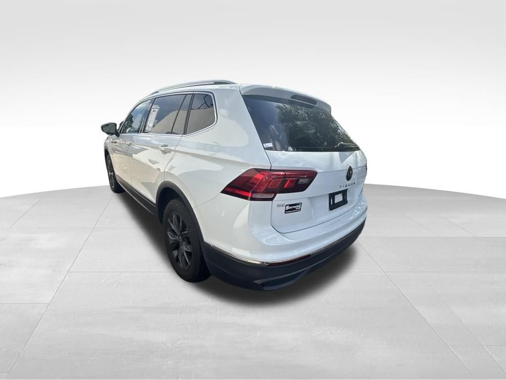 Used 2024 White Volkswagen 2.0T SE image 4