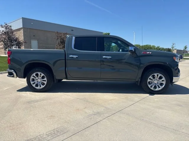 Used 2025 Cypress Gray Chevrolet LTZ image 32