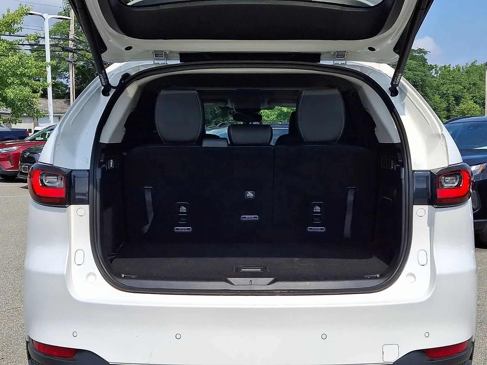 Used 2025 Rhodium White Premium Mazda Preferred Package image 31