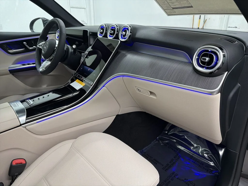 Used 2026 Gray Mercedes-Benz GLC 300 image 27