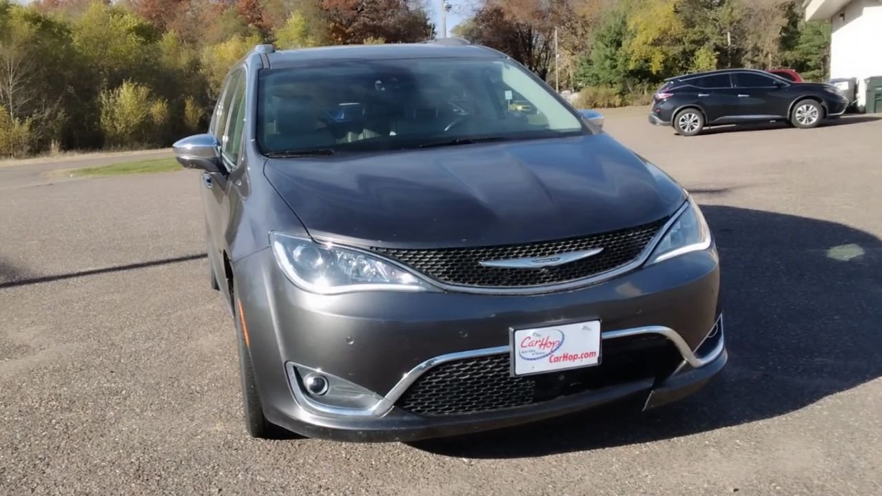 2017 Chrysler Pacifica Limited photo 3