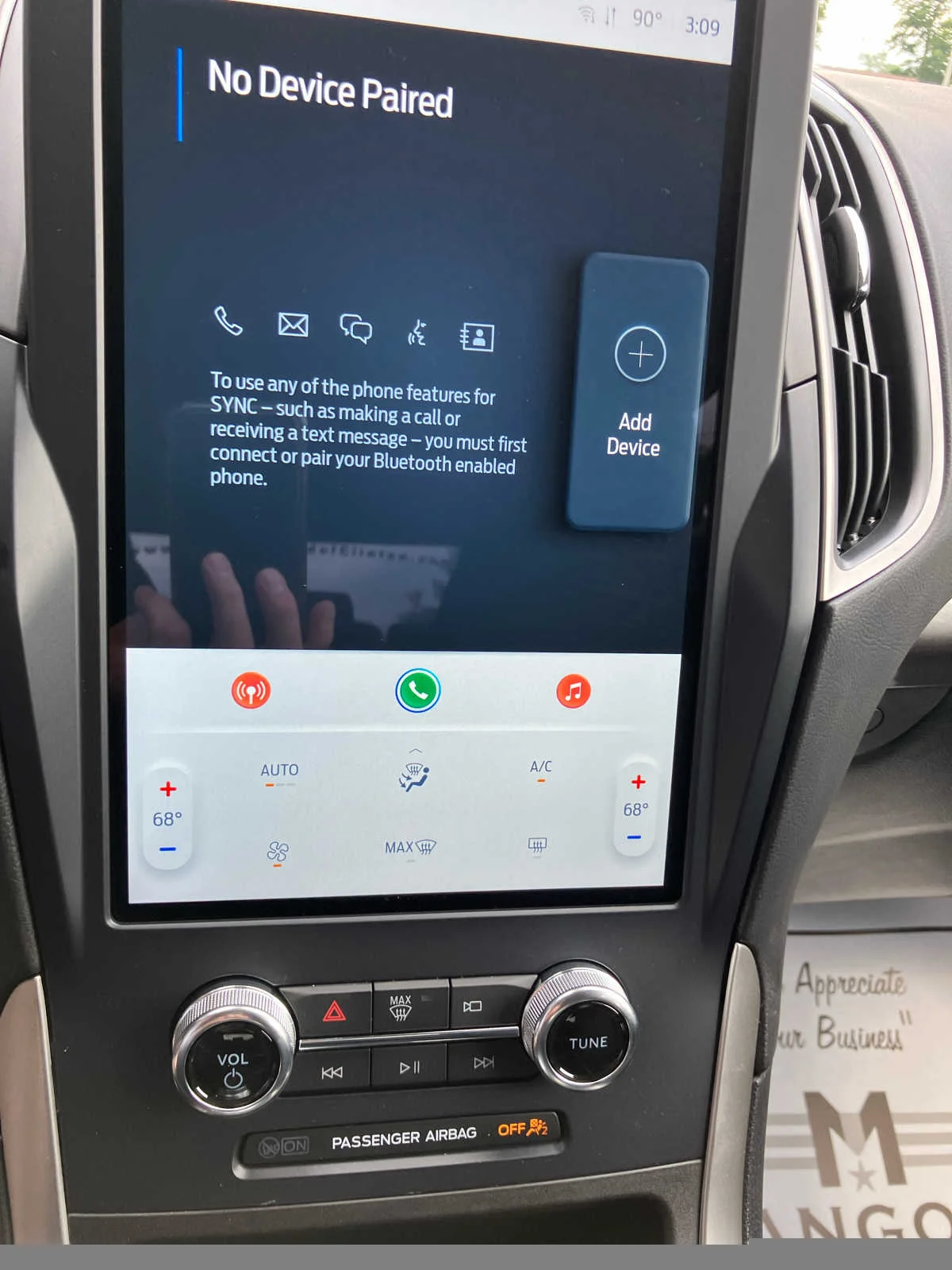 New 2023 Iconic Silver Metallic Ford SE image 12