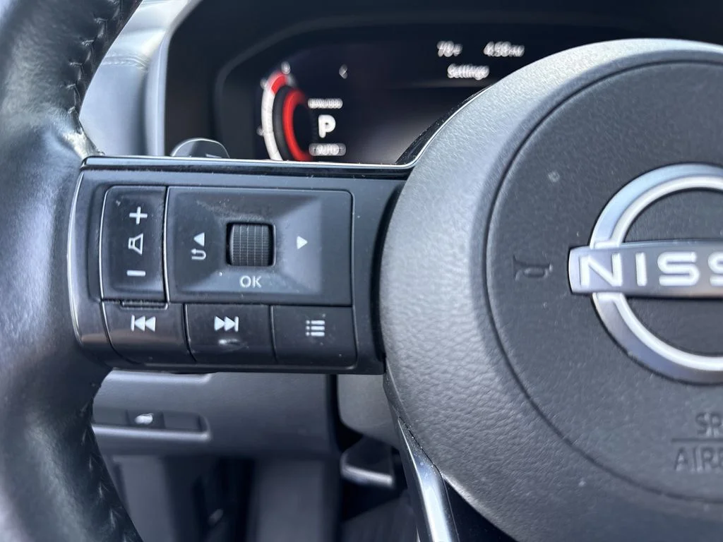 Used 2023 Black Nissan Platinum image 21