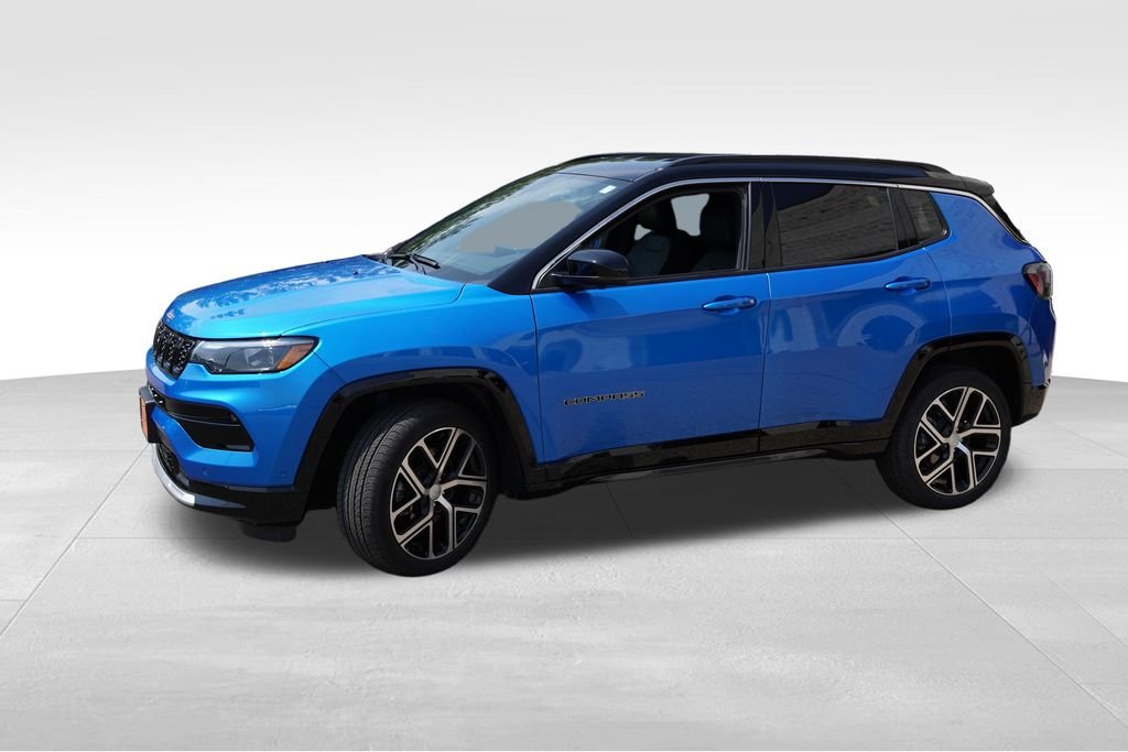 Certified Used 2024 Hydro Blue Pearlcoat Jeep Limited image 10