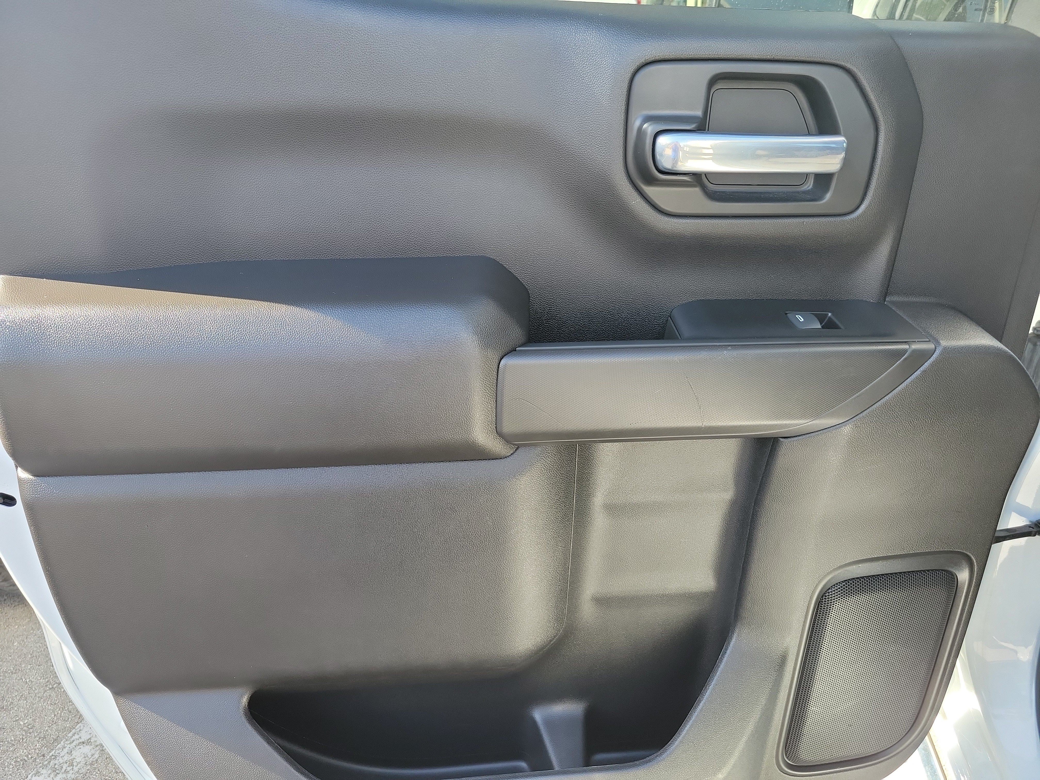 Used 2022 Summit White Chevrolet Custom image 11