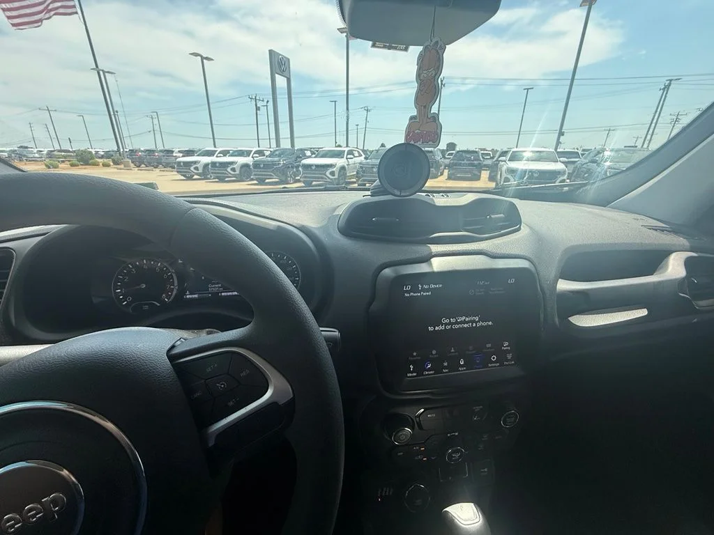 Used 2023 Alpine White Clearcoat Jeep Latitude image 12