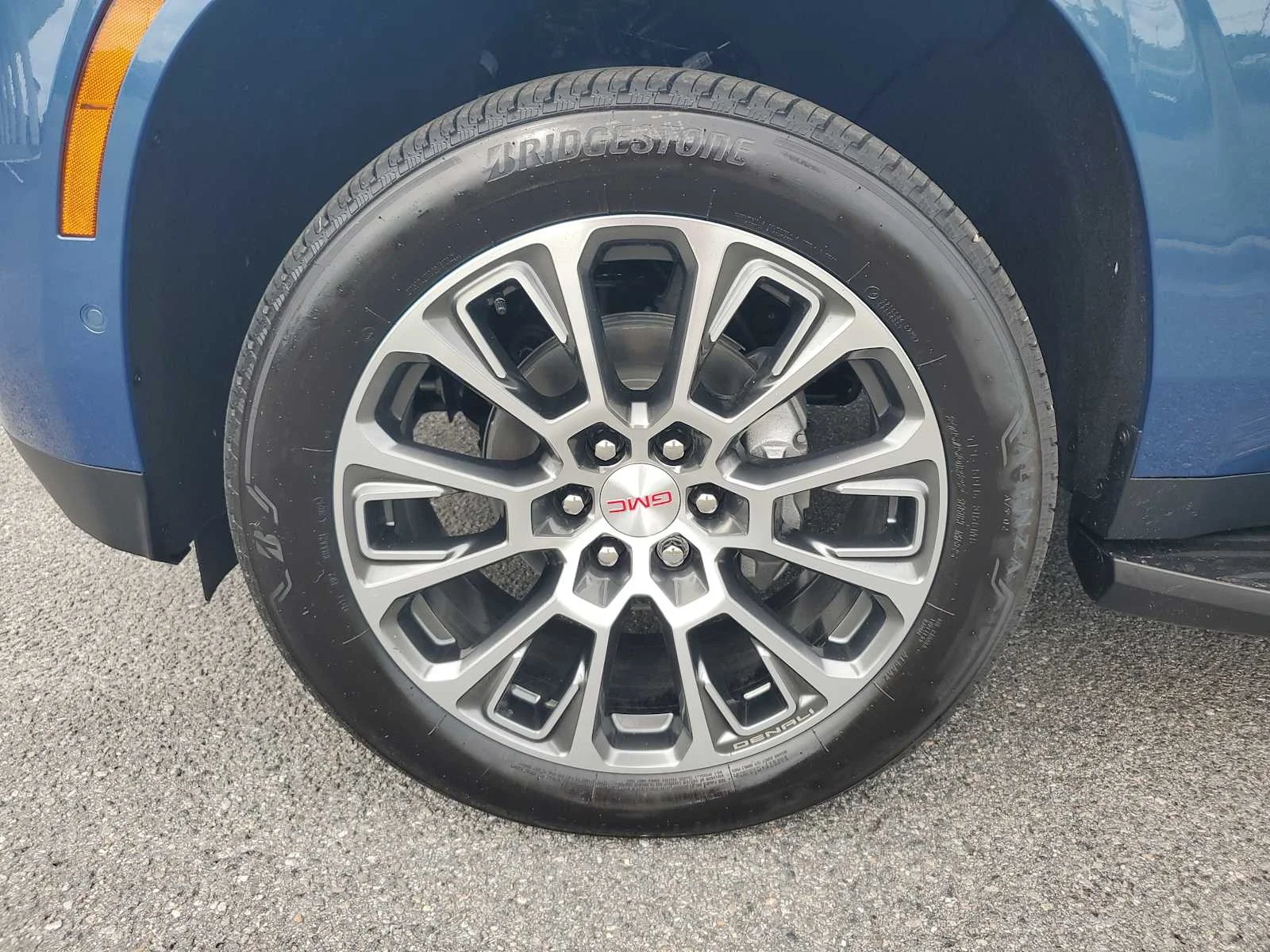 2025 GMC Yukon XL Denali - Photo 10