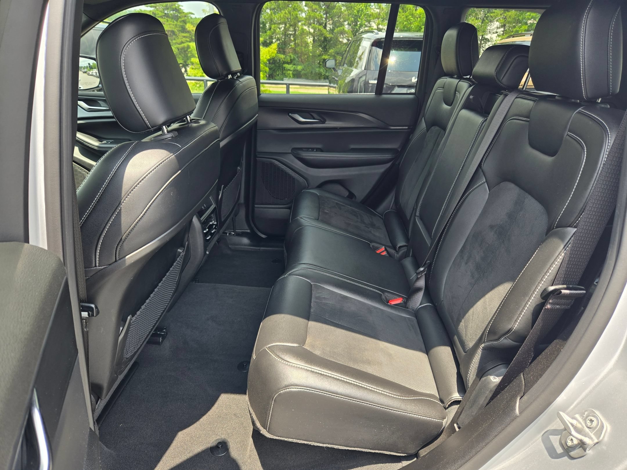 Used 2025 Silver Zynith Jeep Altitude X image 29