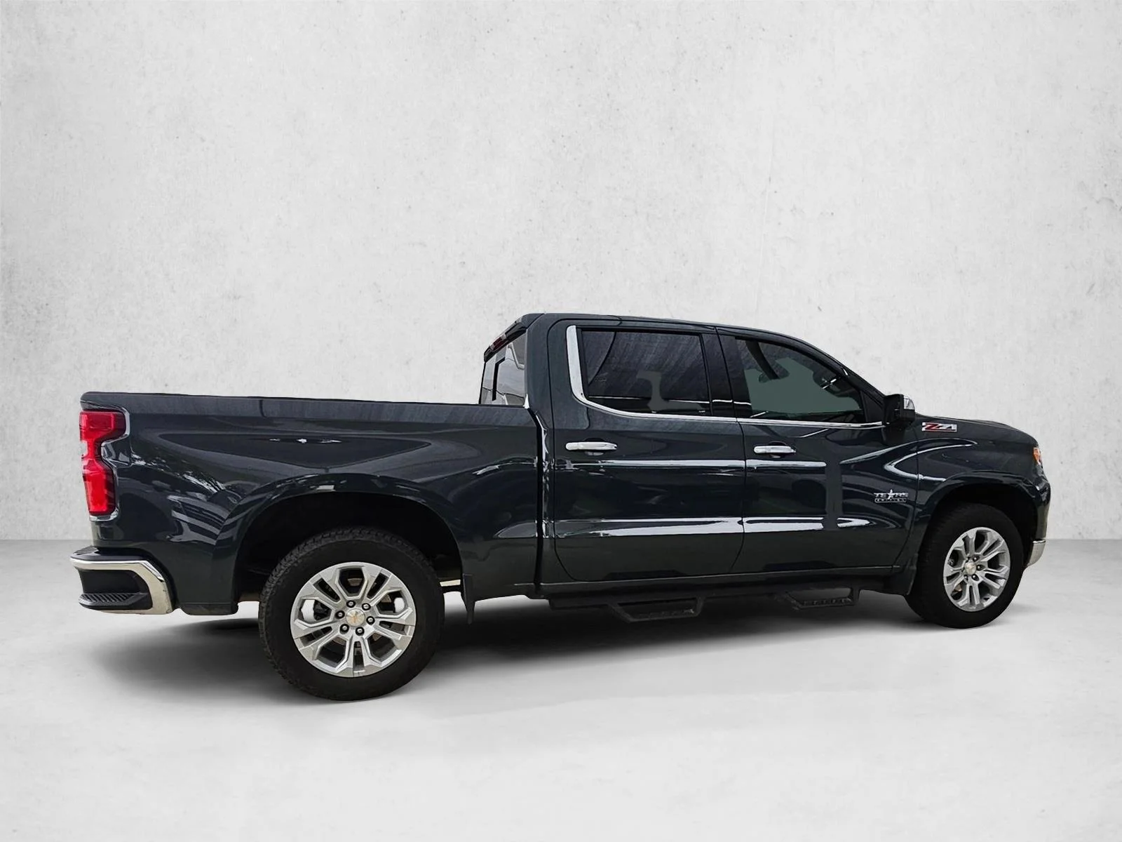 Used 2025 Cypress Gray Chevrolet LTZ image 4