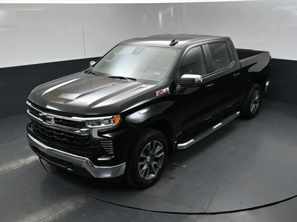Used 2025 Black Chevrolet LT image 14