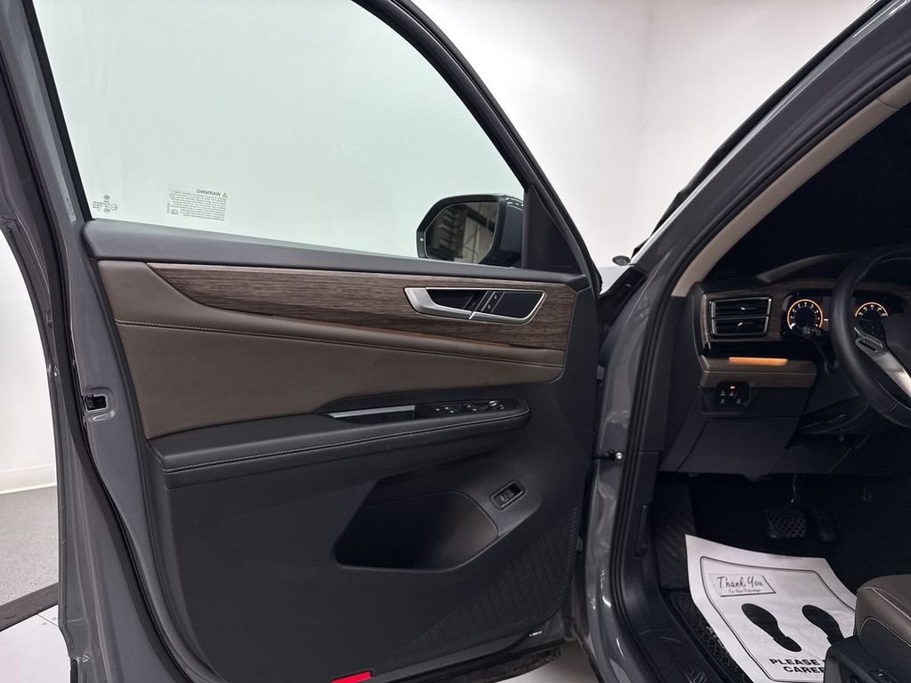 Used 2025  Volkswagen 2.0T SEL image 14