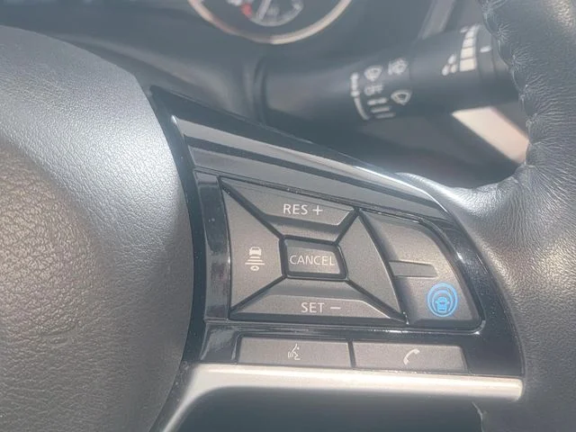Used 2020 Red Nissan 2.5 SV image 16