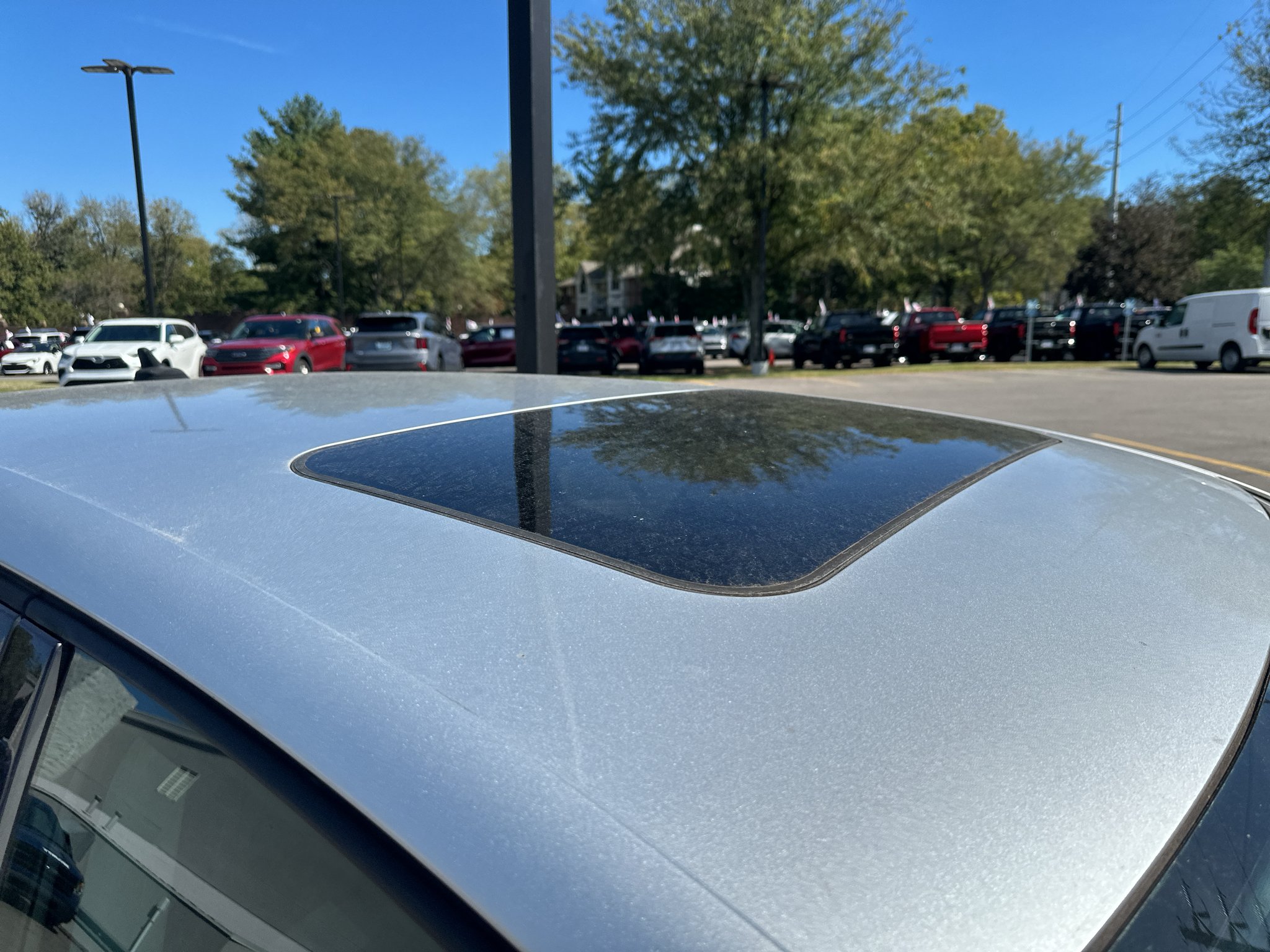 Used 2013 Reflex Silver Metallic Volkswagen TDI w/Sunroof & Nav image 4