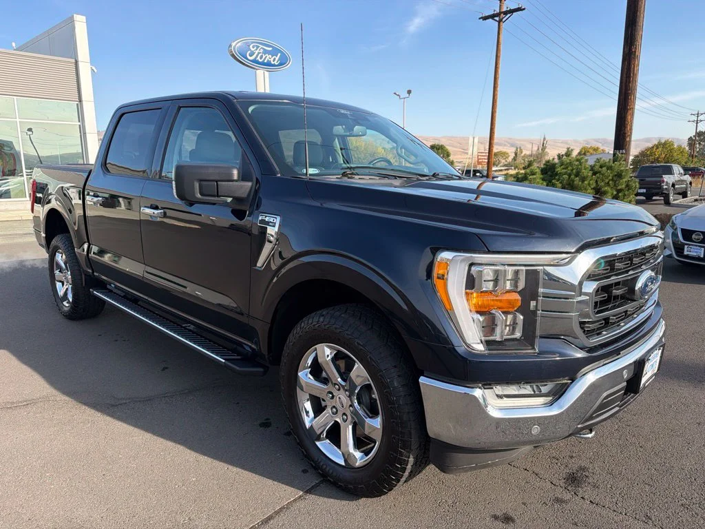 Certified Used 2021 Blue Metallic Ford XLT image 1