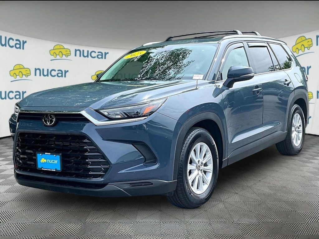 Used 2025 White Toyota XLE image 3
