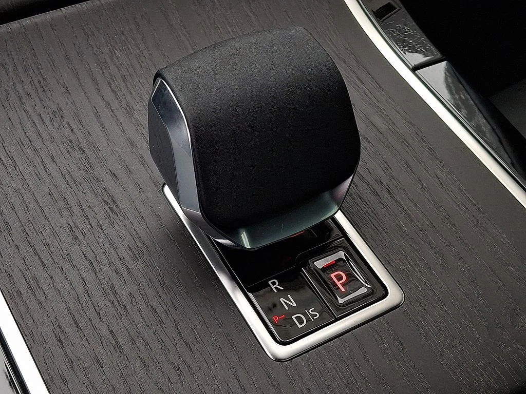 New 2026 Eiger Grey Land Rover Dynamic image 13