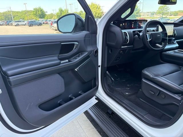 New 2027 Star White Metallic Tri-Coat Ford Platinum image 11