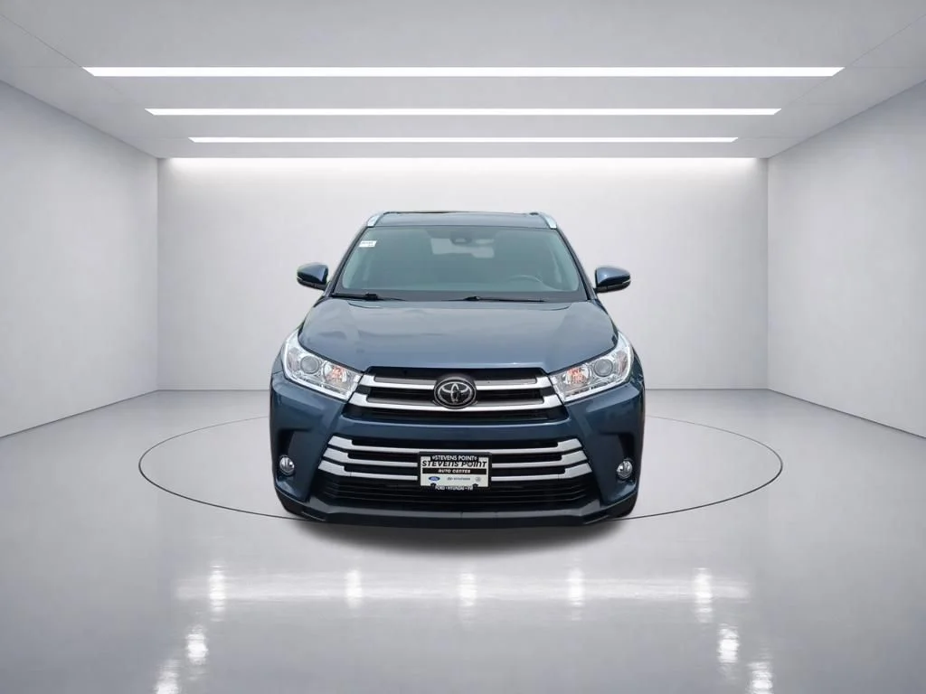 Used 2019 Shoreline Blue Pearl Toyota XLE image 25