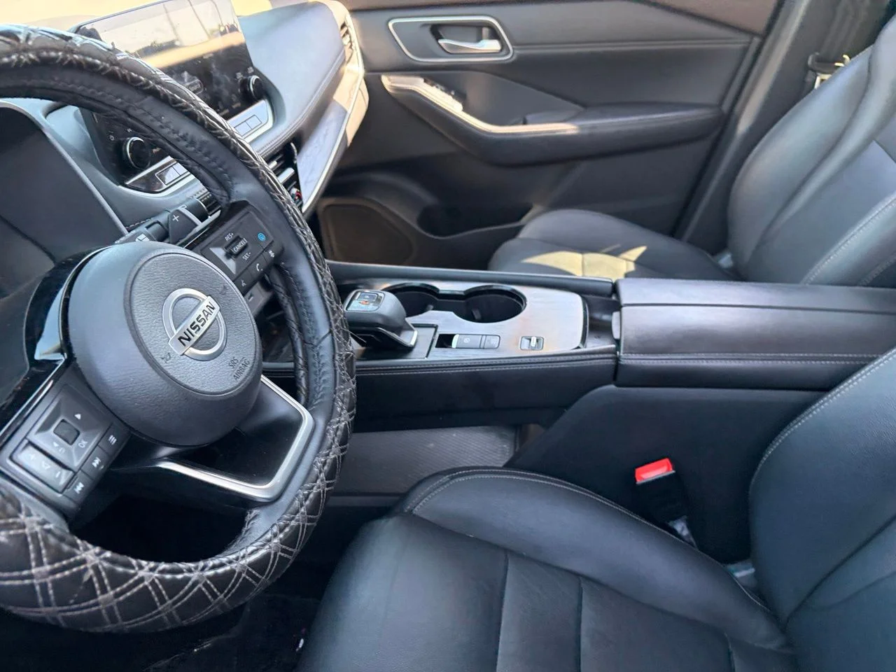 Used 2021 Super Black Nissan SL image 18