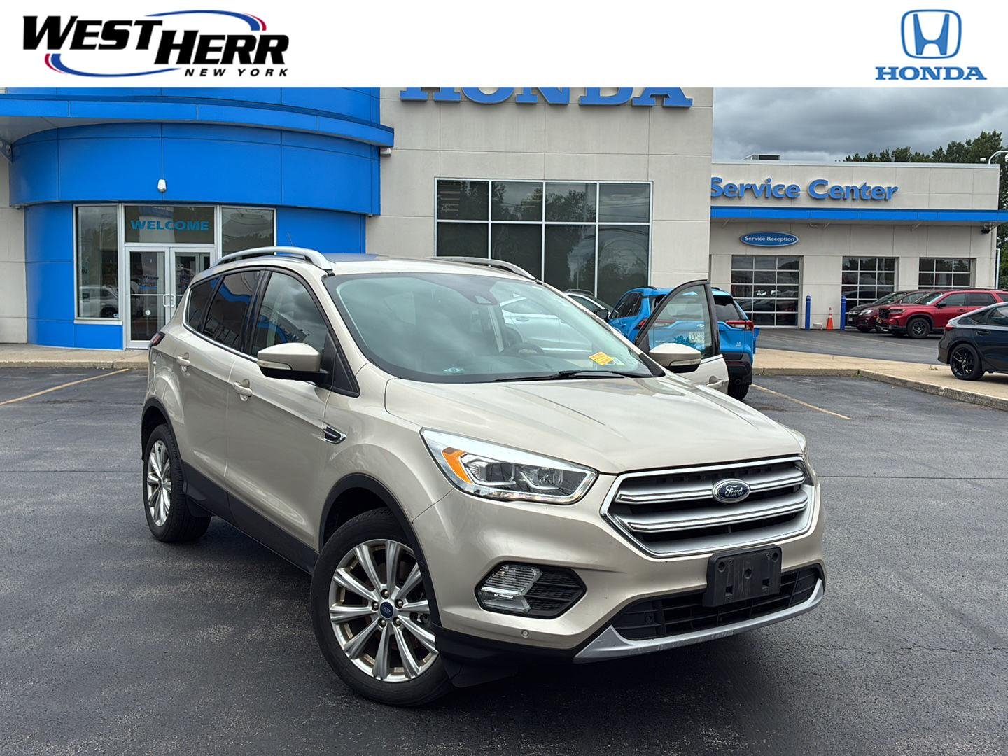 Used 2017 White Gold Ford Titanium image 1