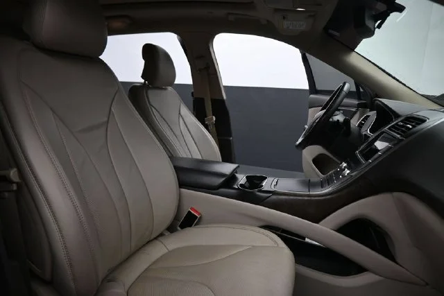 Used 2016 Blue Lincoln Reserve image 22